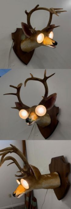 Рождественский олень-голова с светящимися глазами на стене