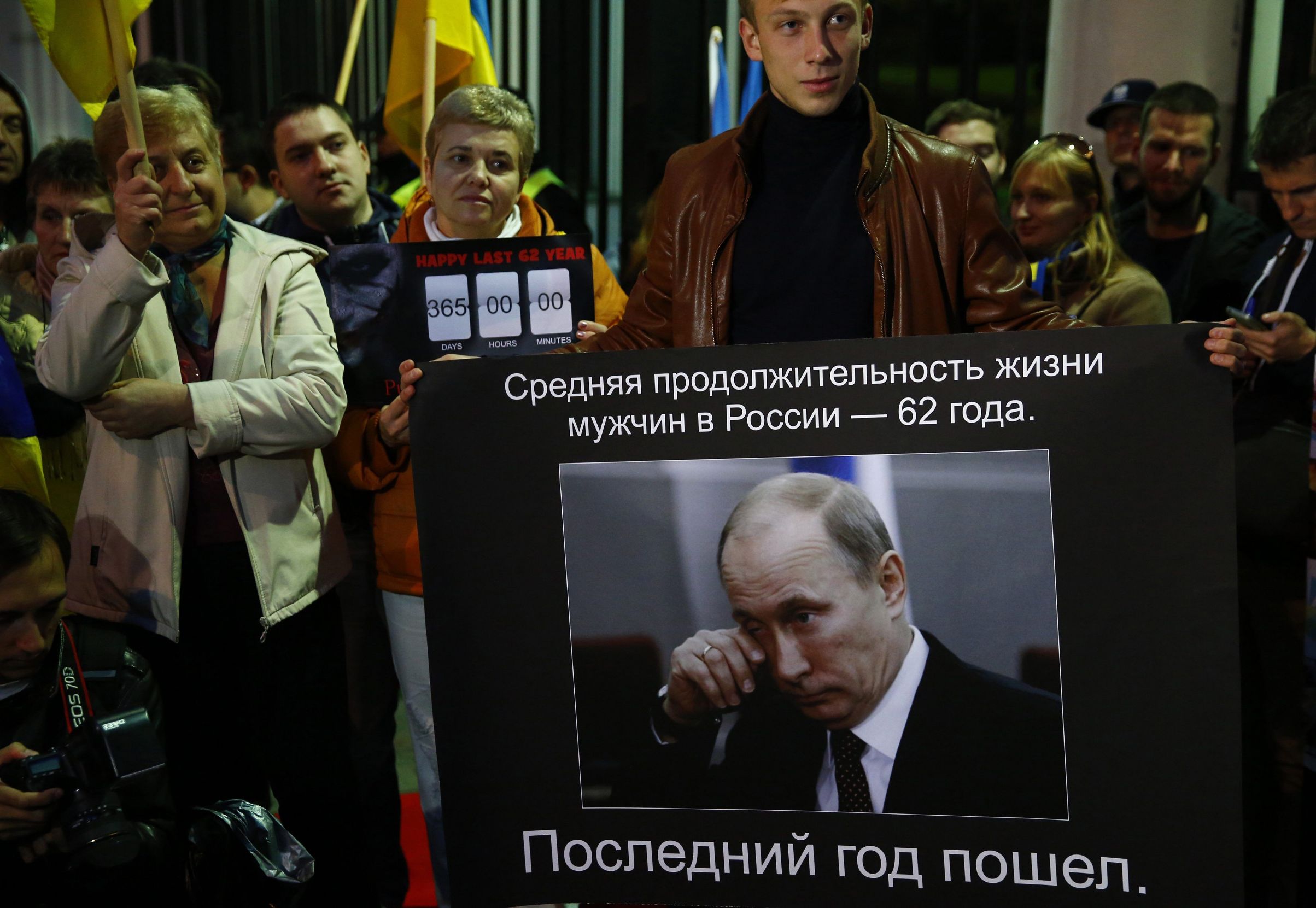 Средняя продолжительность жизни мужчин в России 62 года