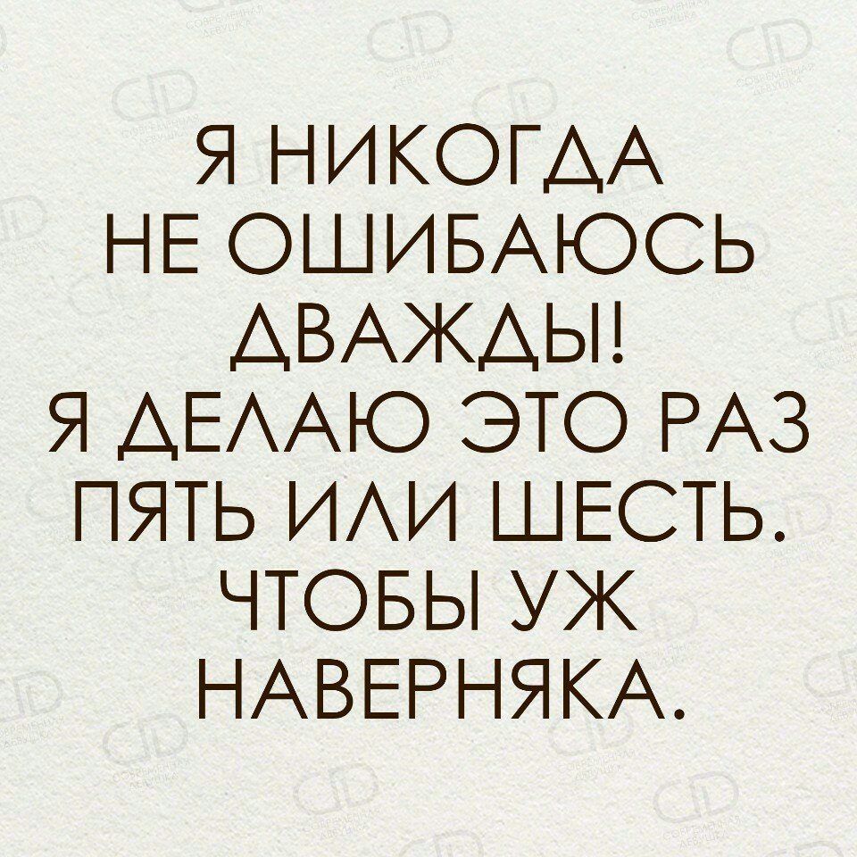 На соседних креслах блондинка и адвокат