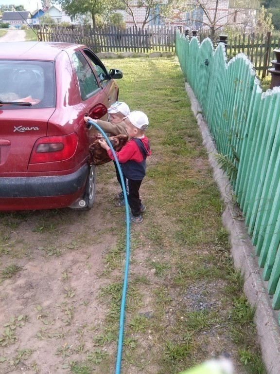 а г __