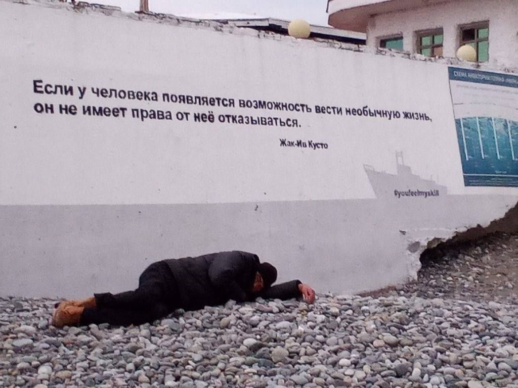 Если у человека появляется возможность вести необычную жизнь, он не имеет права от неё отказываться.
Жан-Жак Руссо