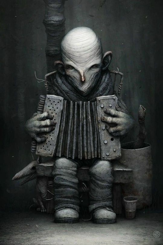 Мрачное существо с аккордеоном в тёмной комнате.