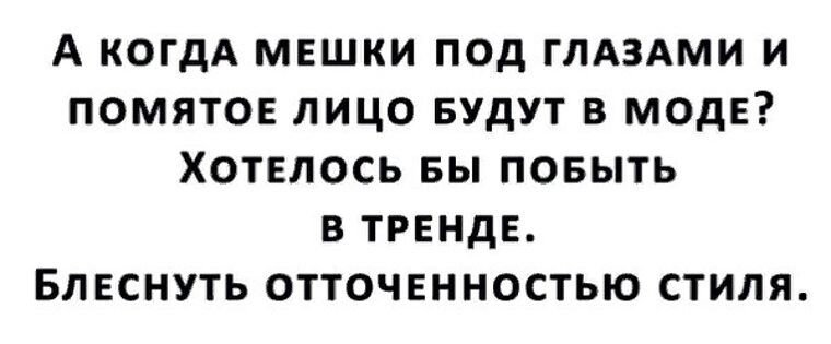 Неформалка сосет своему мч, а когда его нет, берет в рот дилдак