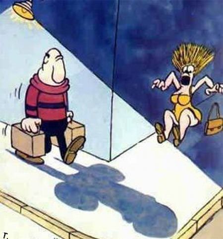 Персонаж идет с чемоданом, другая женщина с метлой удивлена и испугана.