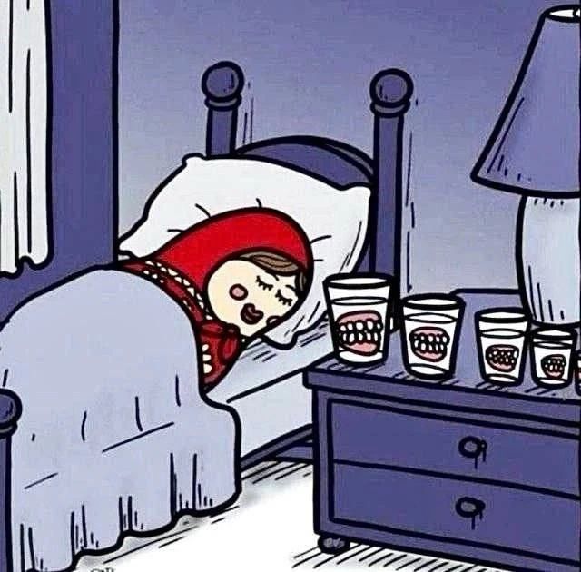 Больной человек в кровати с несколькими стаканами на ночном столике