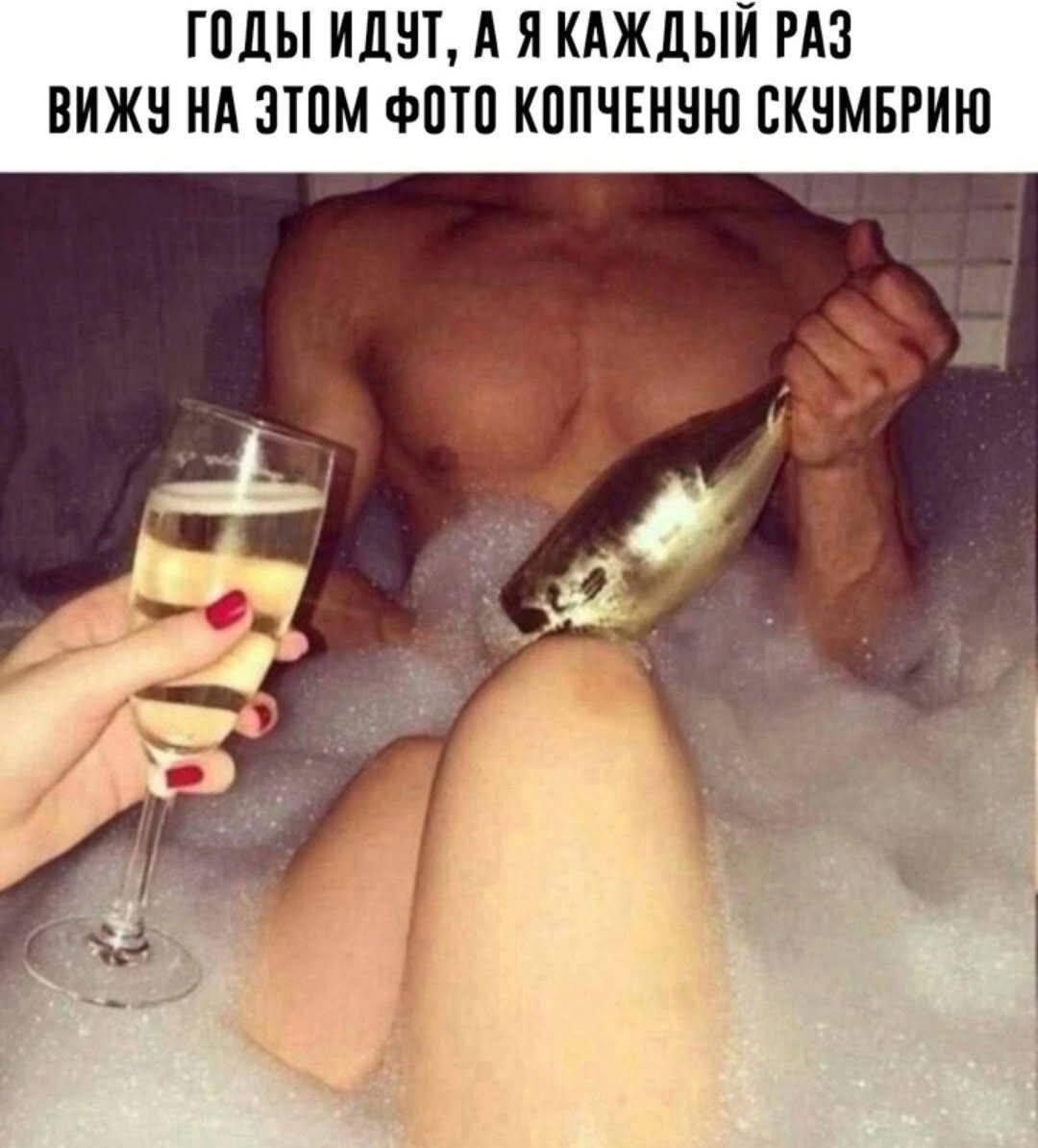 Годы идут, а я каждый раз вижу на этом фото копченую скумбрию