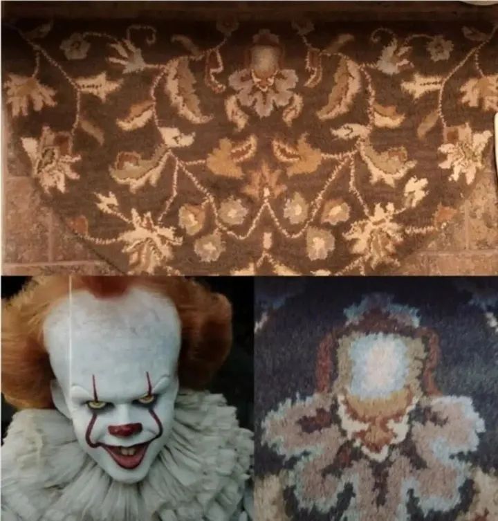 Узорный ковёр и две клоунские маски на снимке