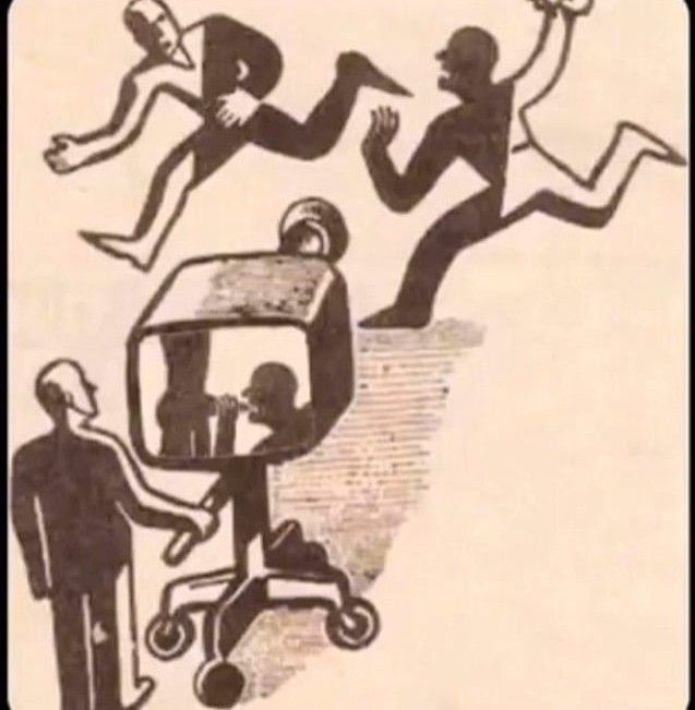Абстрактная карикатура: люди прыгают вокруг детской коляски/кабины, внутри которой сидят фигуры
