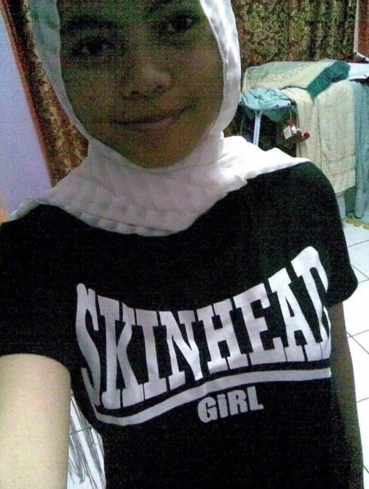SKINHEAD GIRL