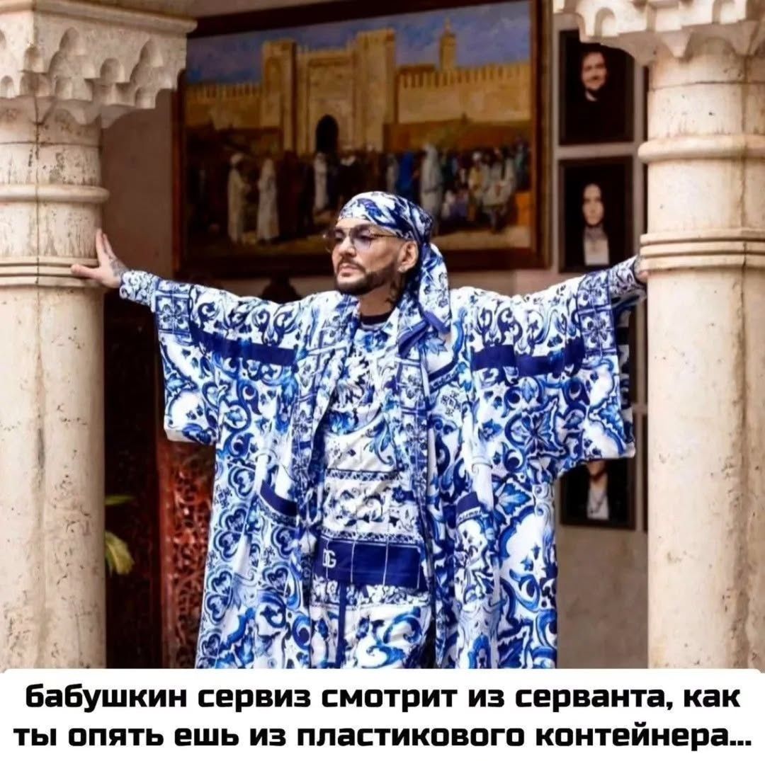 Бабушкин сервис смотрит из серванта, как ты опять ешь из пластикового контейнера...