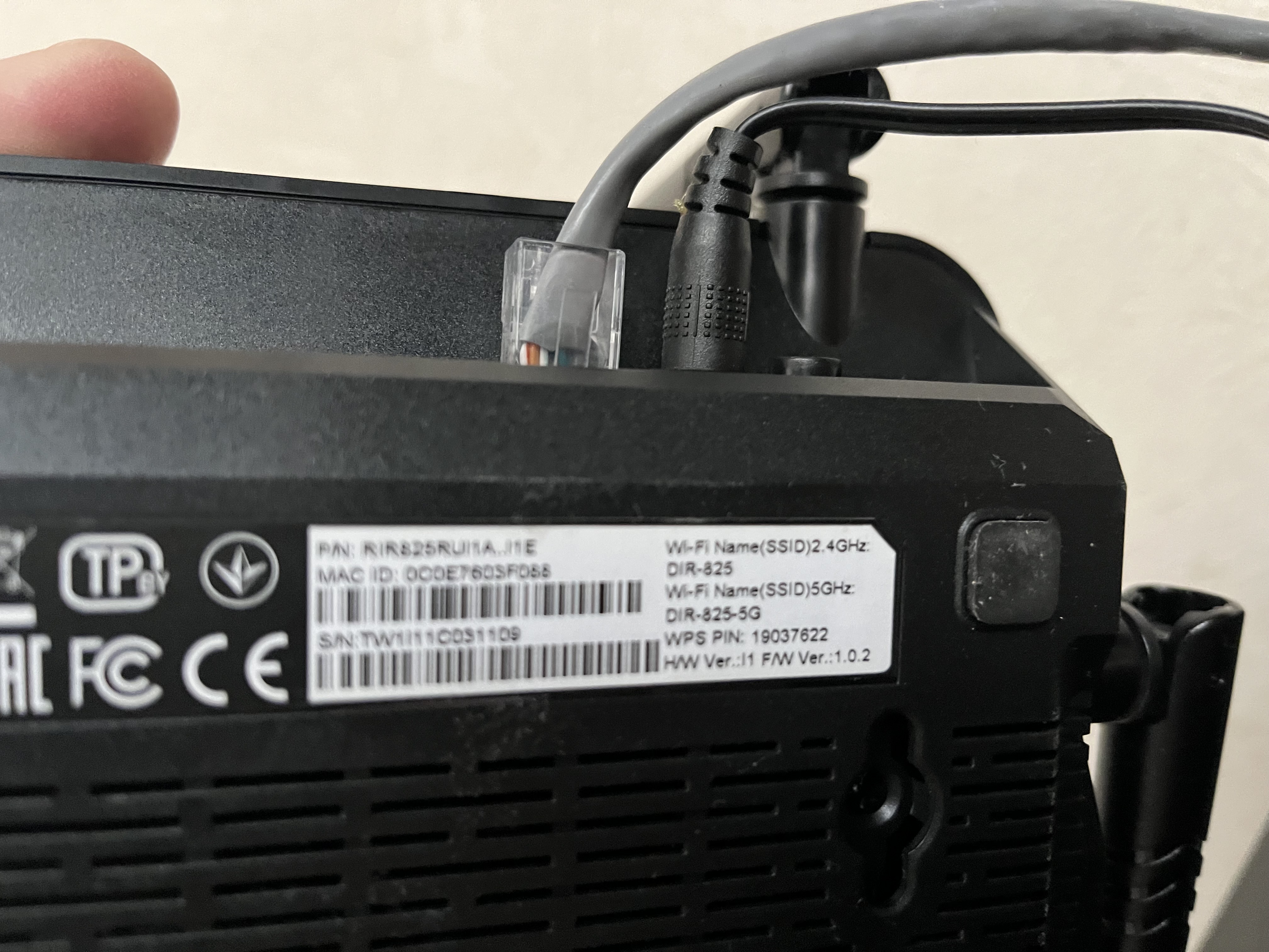 PN: RNI325RUTSA-ITE
MAC: 00:DE:60:73:F0:3B
Wi-Fi Name: S8502.4G
D/R: RNI-325-53
SN: TWI111C003109
Wi-Fi Name: S8502.5G
WW: 19021722
HW Ver: 1.1
FW Ver: 10.2