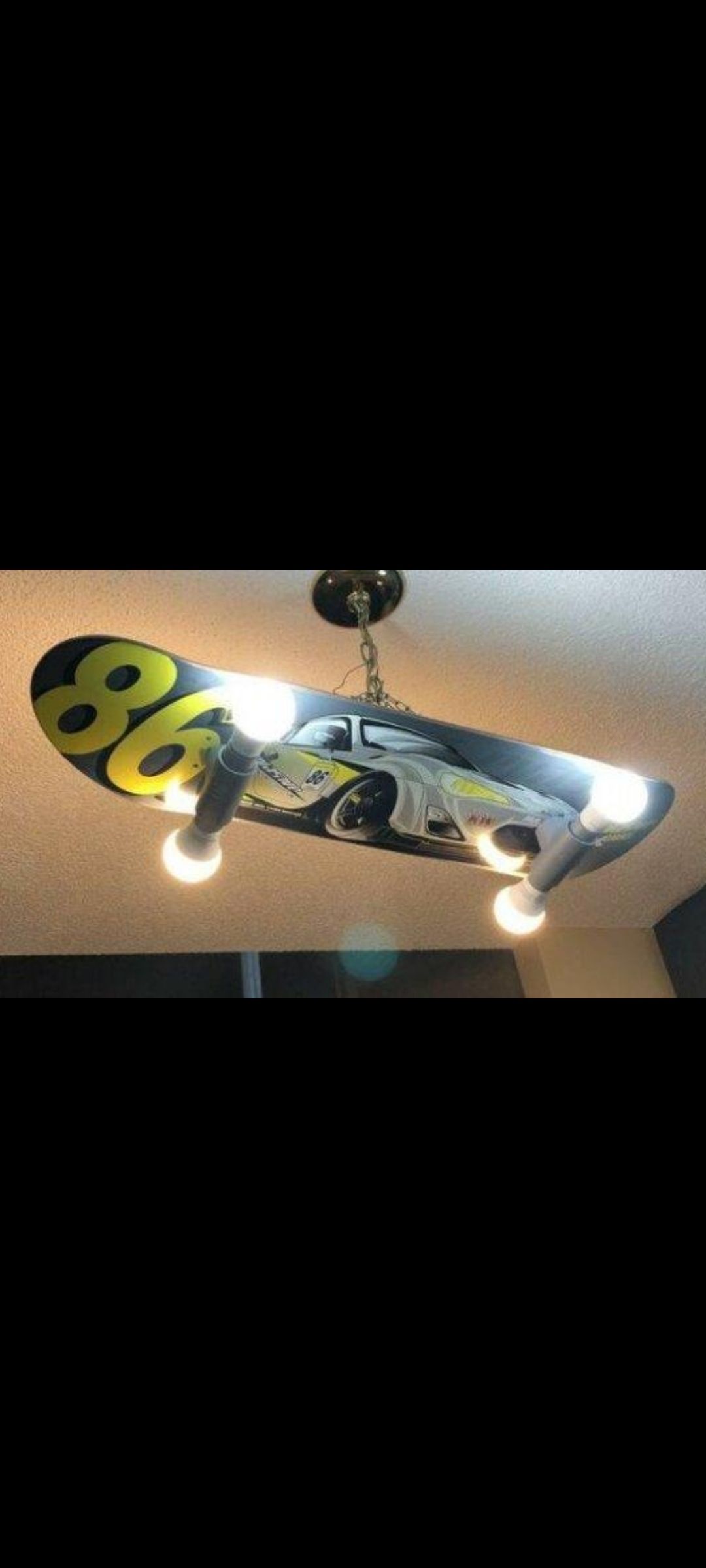 Подвесной светильник-скейт с изображением гоночного авто