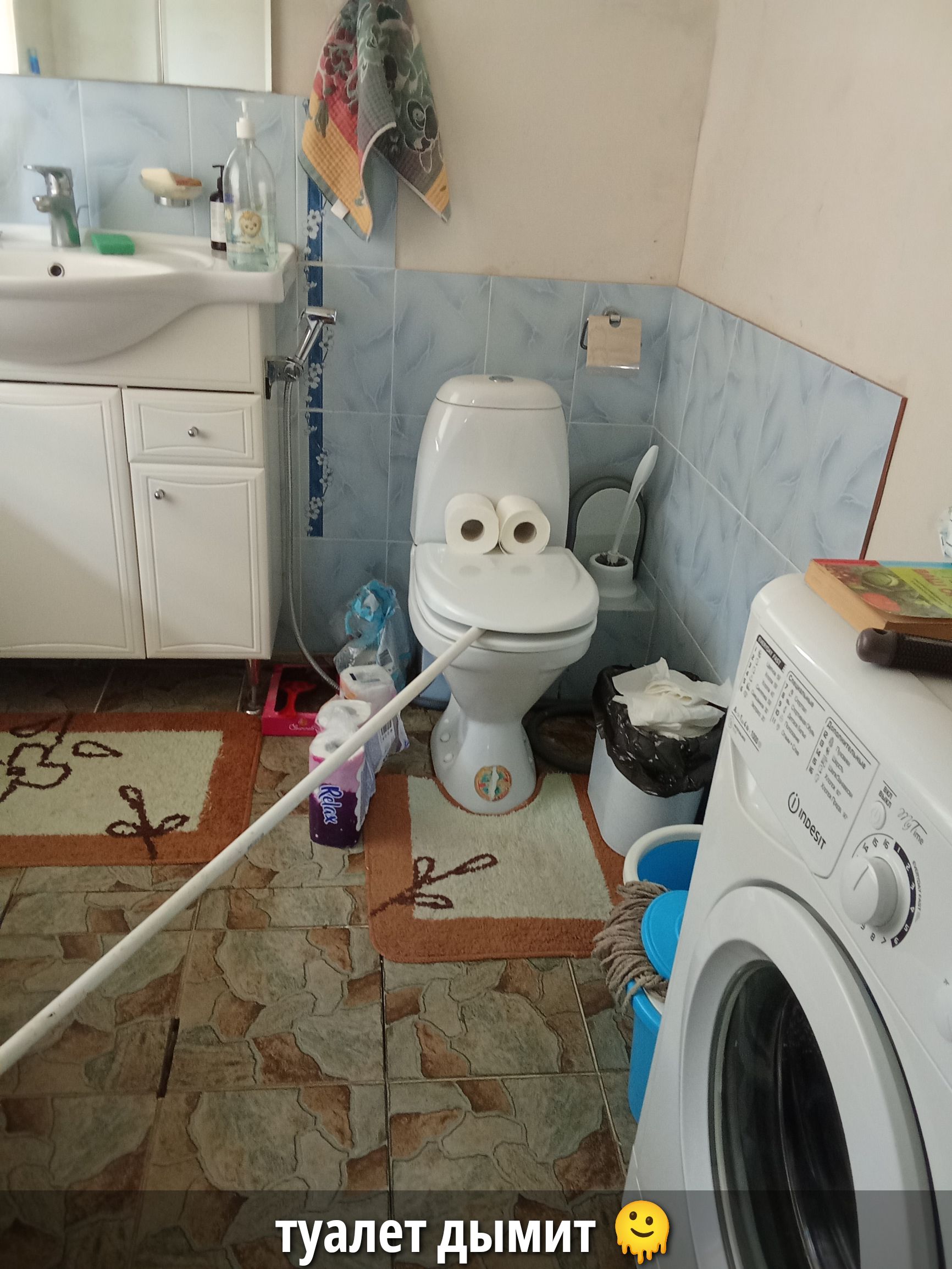туалет дымит