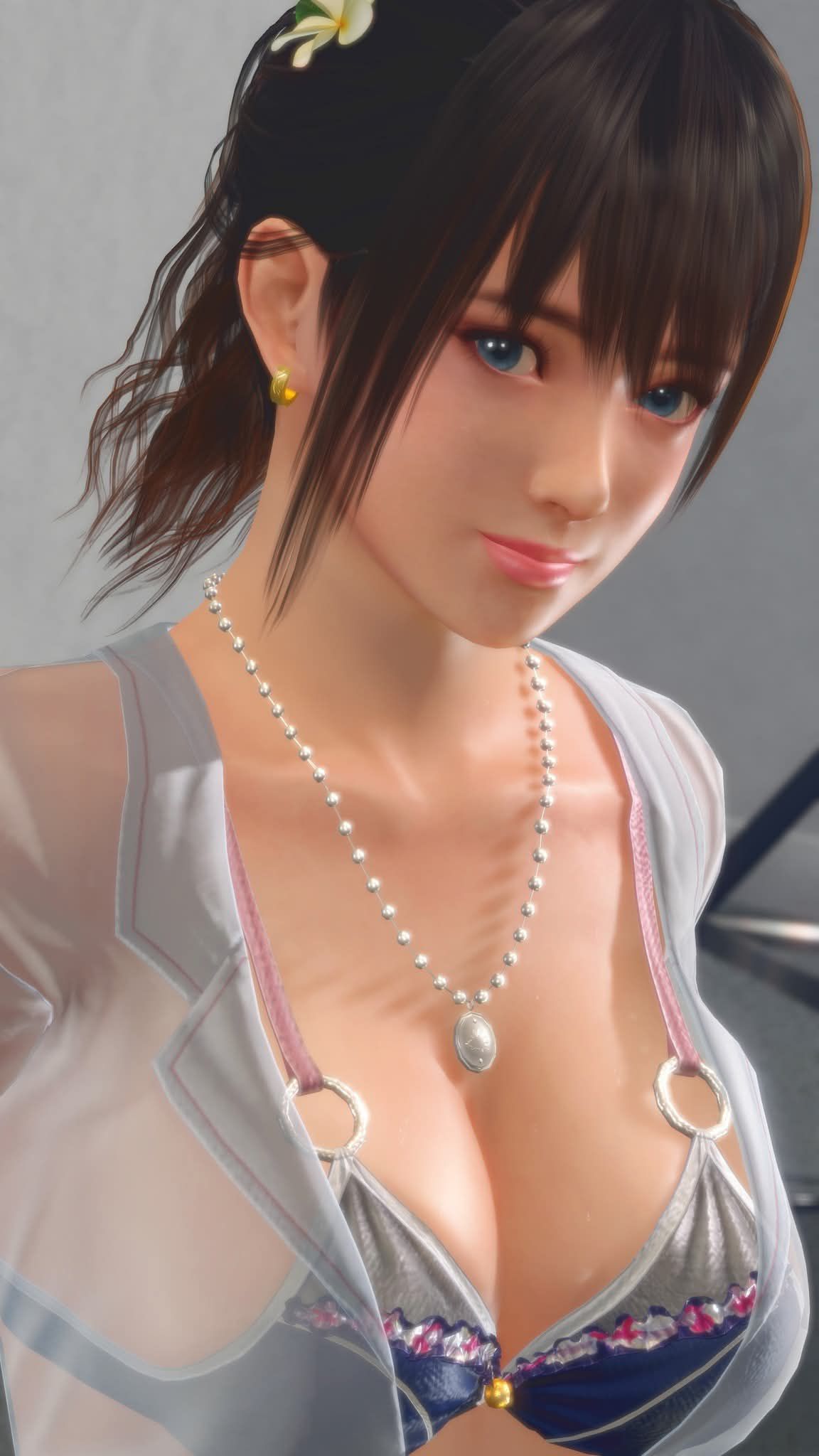 Иллюстративный образ девушки с открытой грудью в жакете и украшениями.