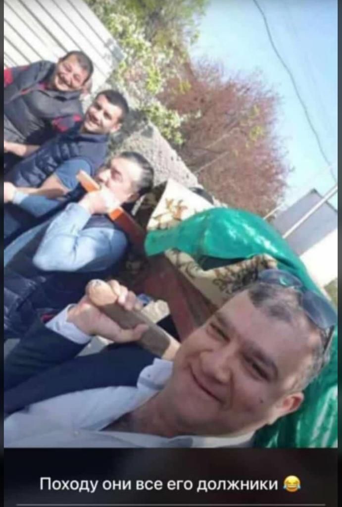 Походу они все его должники