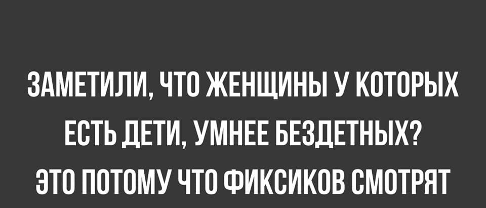 Лежит мужик в Сочи на пляже загорает Совсем рядом в шезлонге нежится