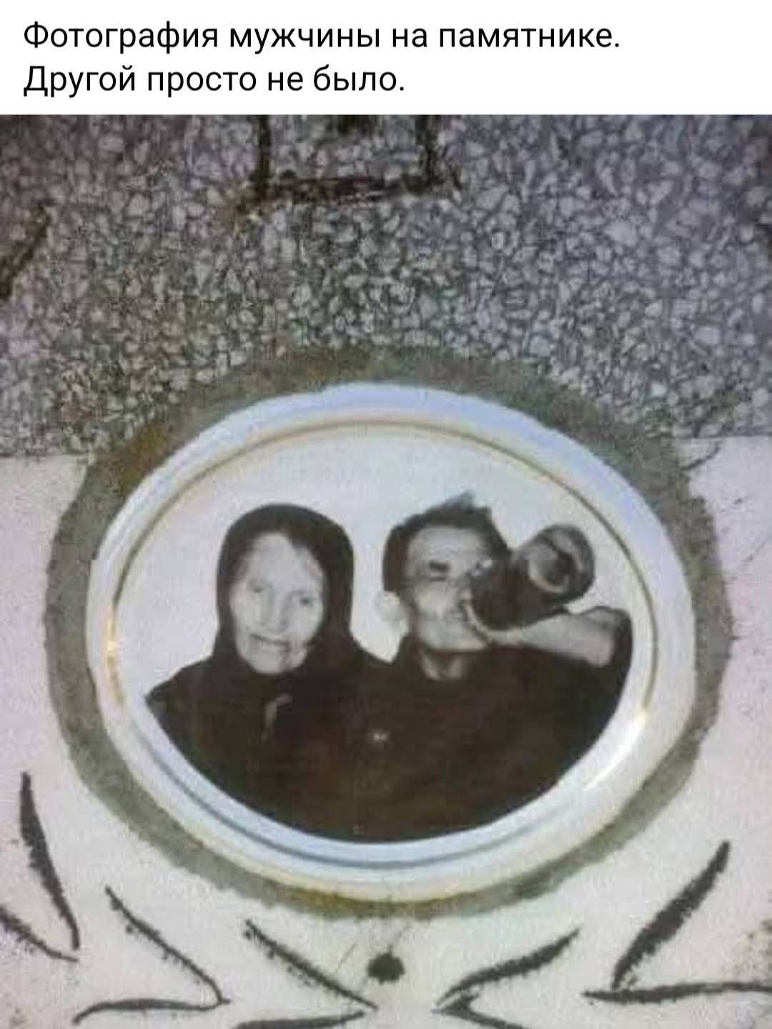 В Антарктиде найдены огромные кратеры во льдах; дыры кажутся бесконечными туннелями. Звучат странные удары при броске предметов вниз. Некоторые считают, что это проходы в другой мир, охраняемые континентом; посещение запрещено. Исследовательские группы опускались туда, дроны снимали, но конца отверстий не видно. Говорят, что кадры передал космический зонд.