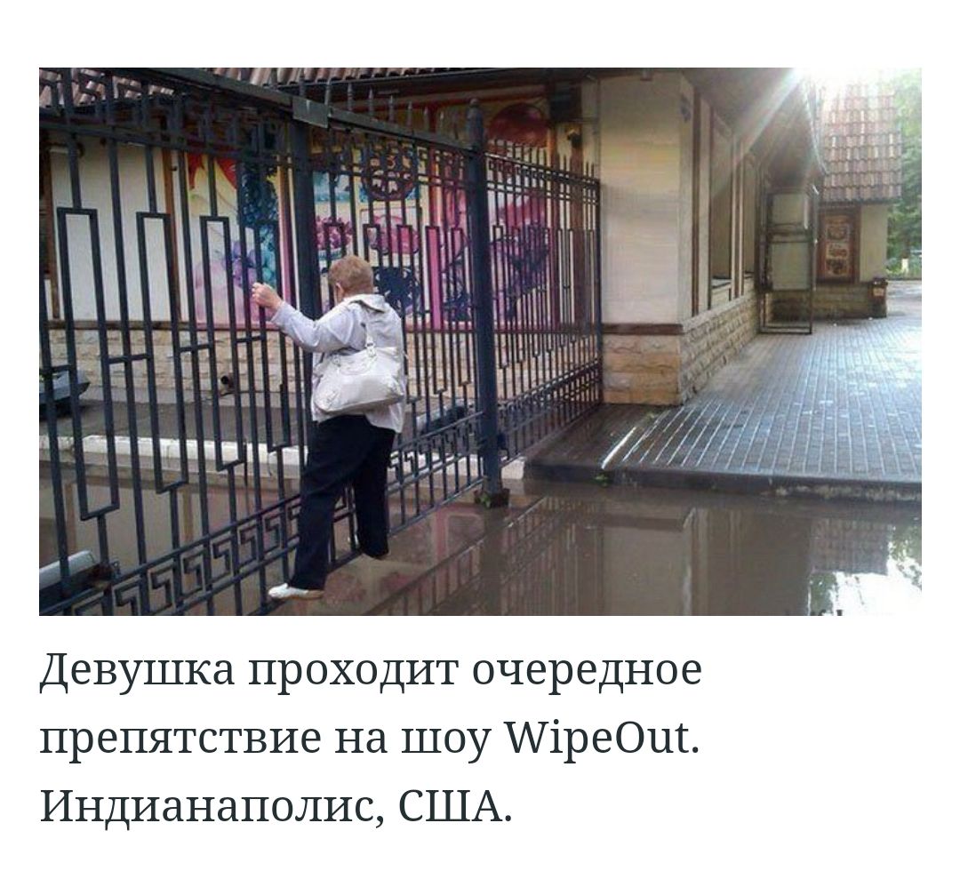 Девушка проходит очередное препятствие на шоу АіреОШ Индианаполис США
