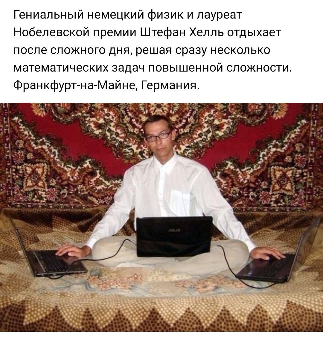 Гениальный немецкий физик и лауреат Нобелевской премии Штефан Хелль отдыхает после сложного дня решая сразу несколько математических задач повышенной сложности Франкфурт на Майне Германия