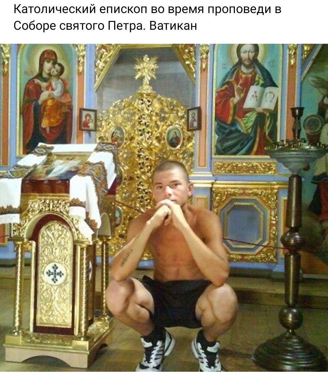 Католический епископ во время проповеди в Соборе святого Петра Ватикан
