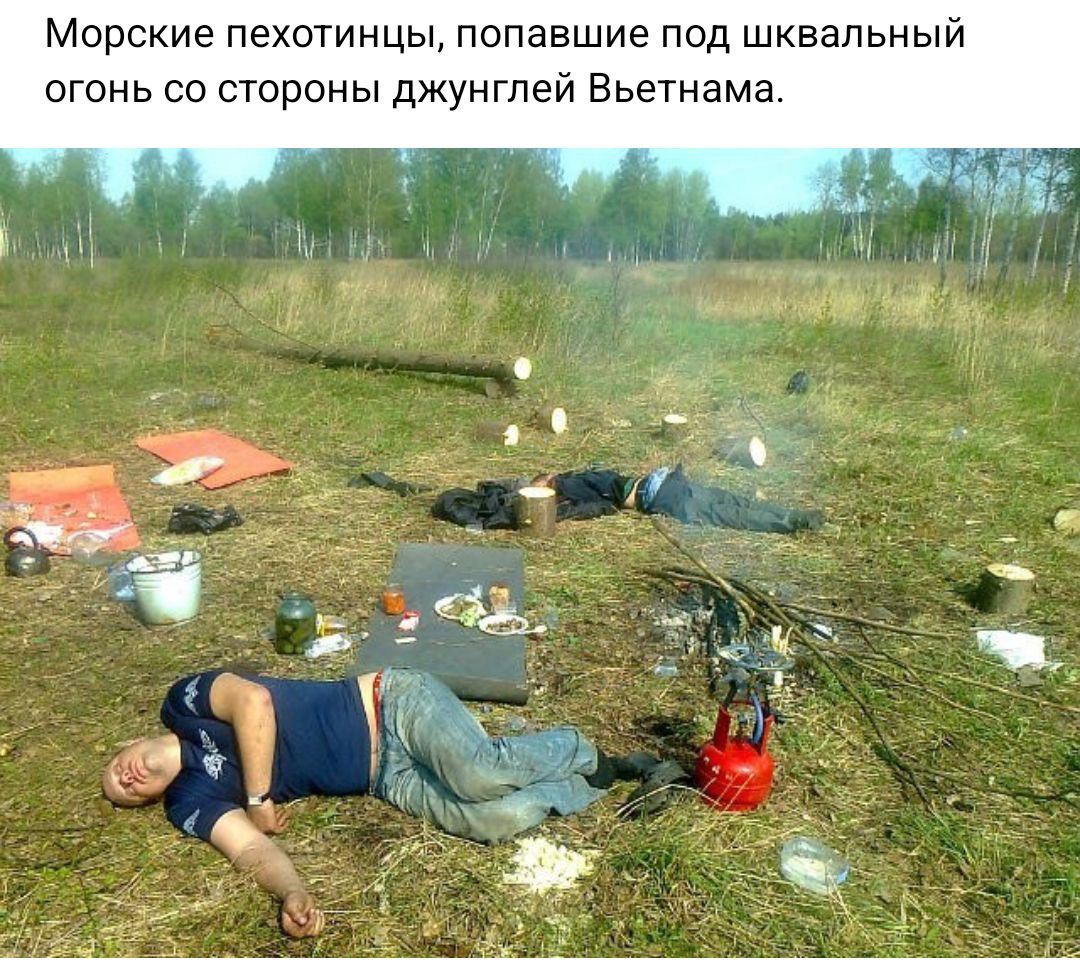 Морские пехотинцы попавшие под шквальный огонь со стороны джунглей Вьетама