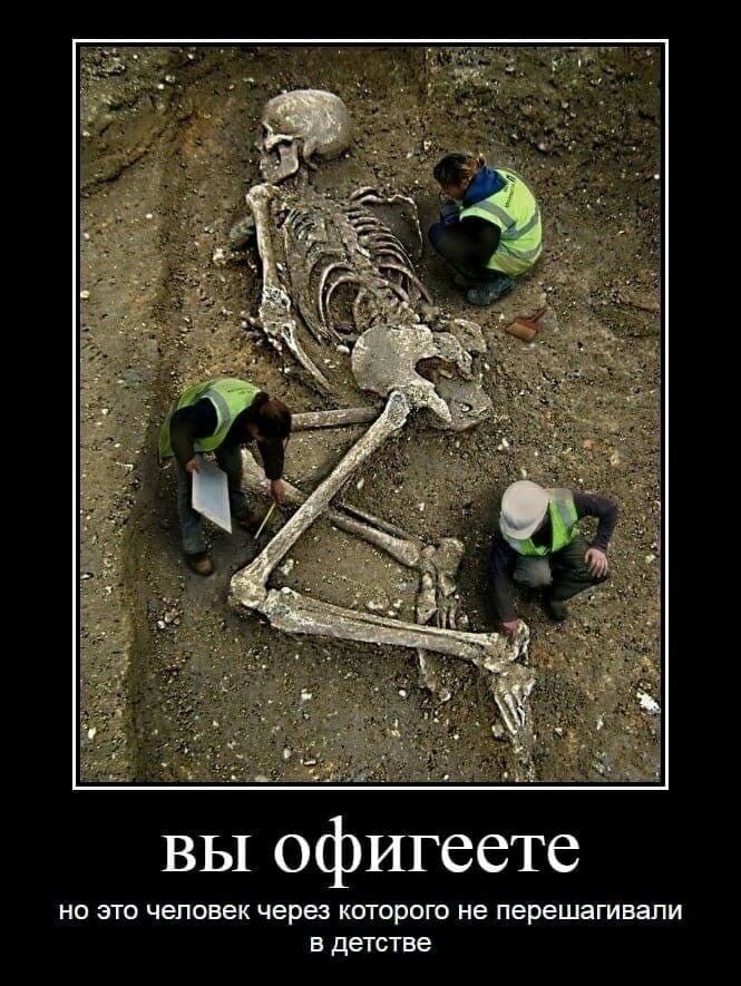 вы офигеете но это человек через шторок не перешагивапи в детстве