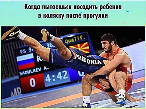 Когда пытаешыя посадить ребенка в копяку после прогулки