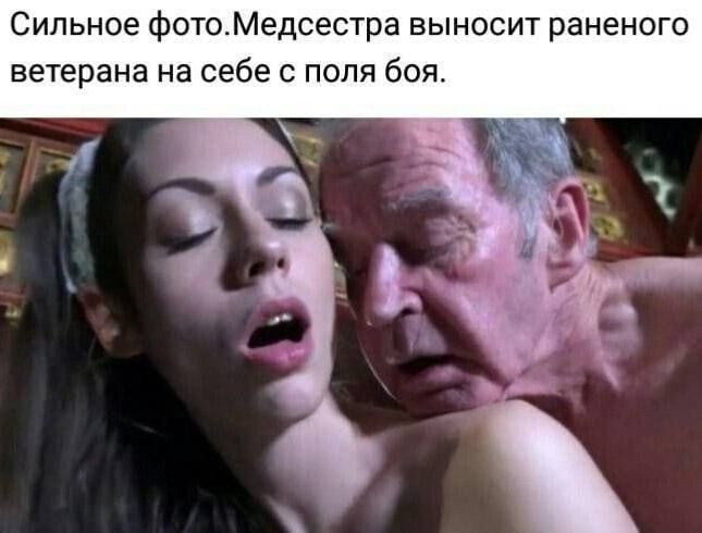 Сильное фотоМедсестра выносит раненого ветерана на себе с поля боя
