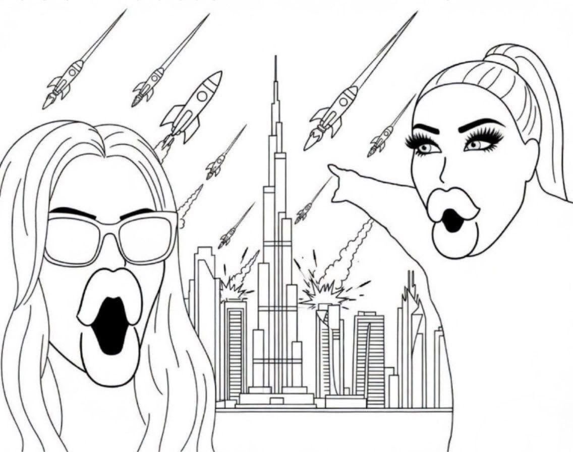 Две женщины кричат на фоне взрывающегося города и ракет.