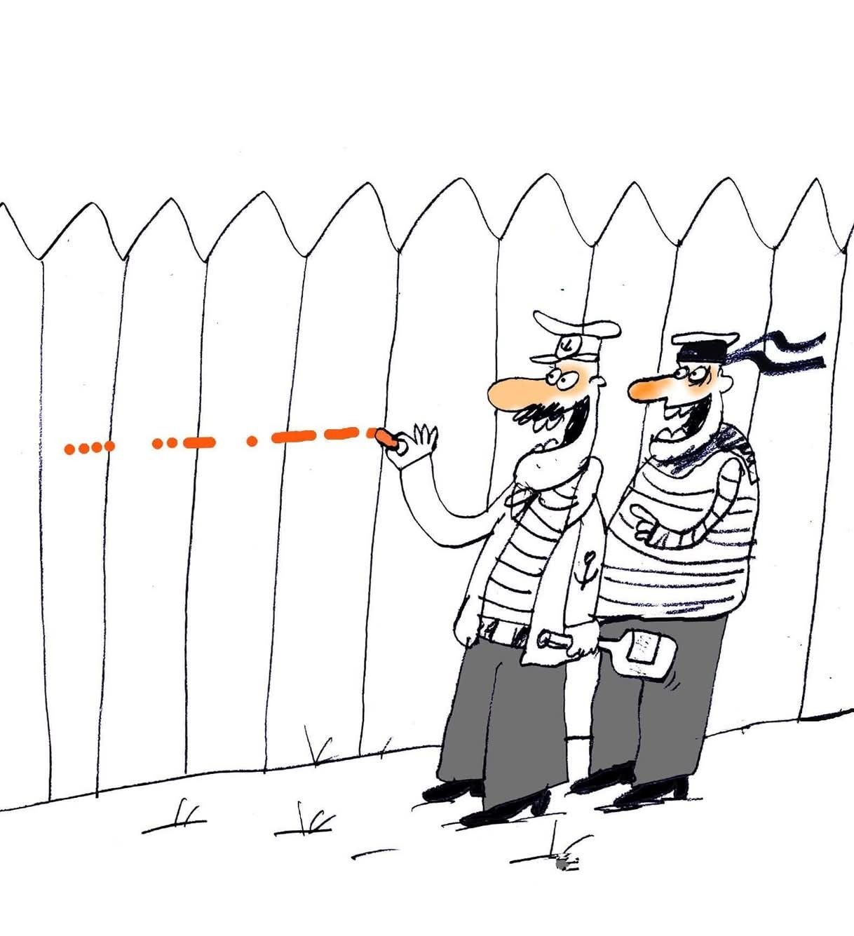 Два заключённых в полосатой форме возле забора, один нажимает на сигнал и рисует линию до ограды.