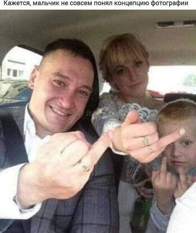 Кажется, мальчик не совсем понял концепцию фотографии