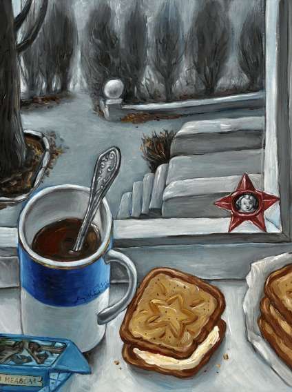 Уютная зимняя сцена: кружка чая, тосты и окно с заснеженным видом.