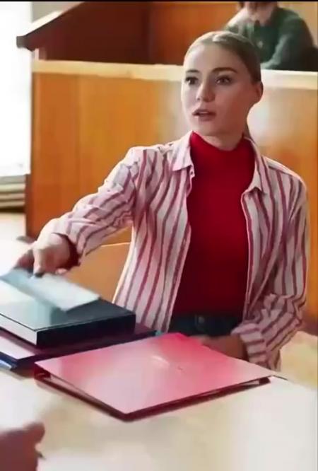 Директор вызвал в кабинет студентку но не думал что она готова на всё чтобы избежать наказание